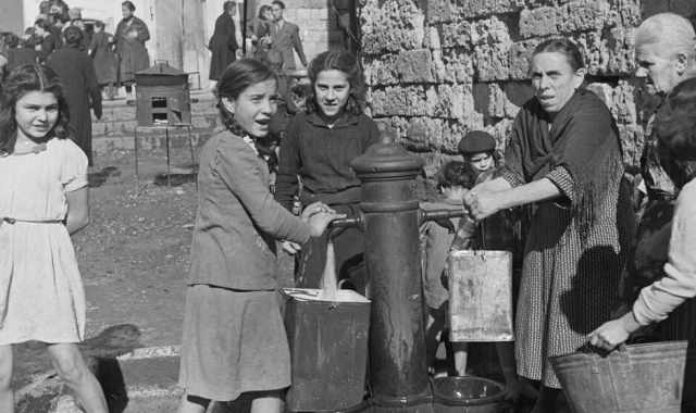 La Bari del 1943 negli splendidi scatti di un fototografo di guerra neozelandese